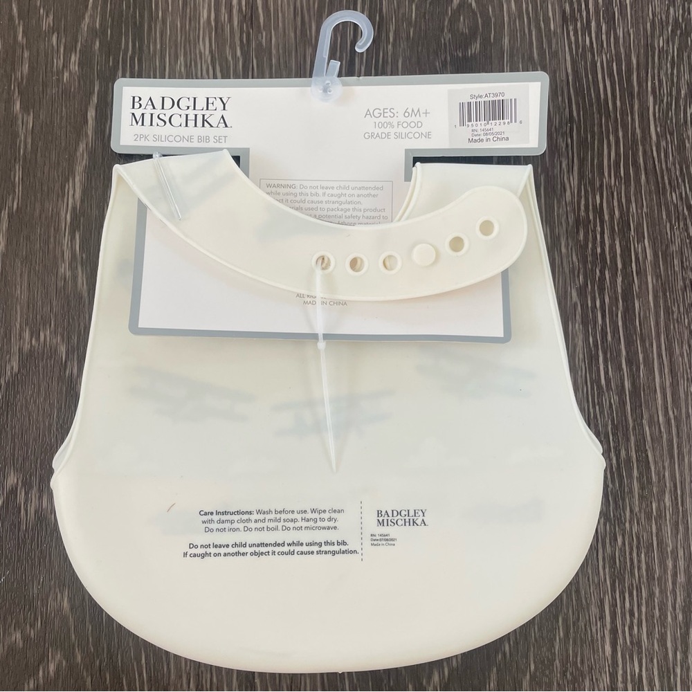 New! Badgley Mischka Vintage "Let the adventures Begin" Silicone Bib Set - Picture 5 of 7